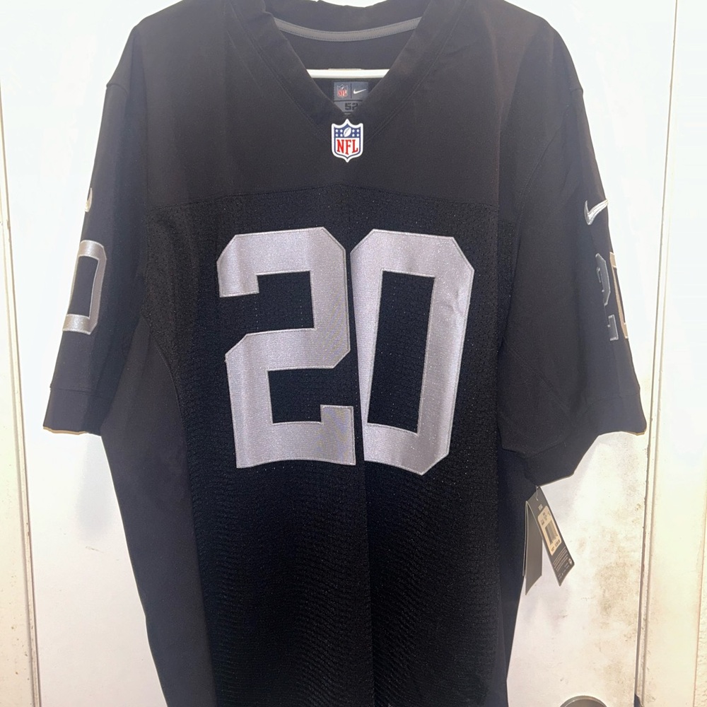 Brand New with Tags Nike NFL Oakland Raiders Men’s  #20 McFadden Jersey